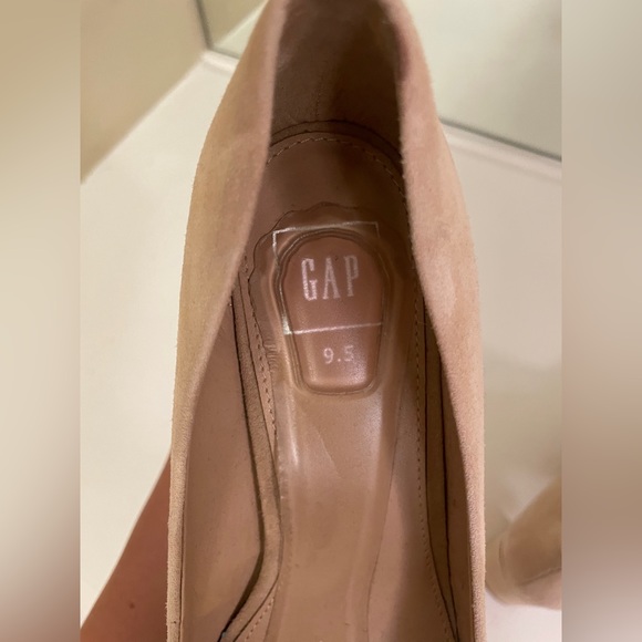 Tan suede pumps - Picture 2 of 3